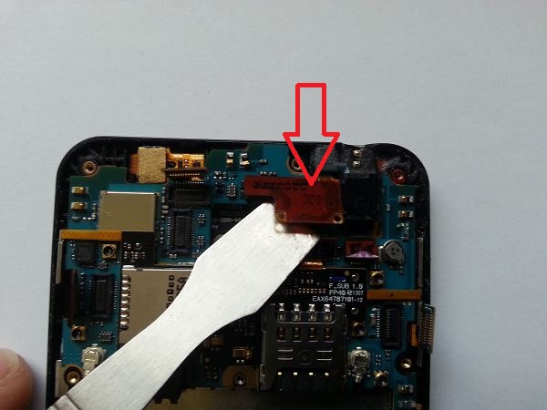 Guide de réparation LG Optimus F5 étape 15