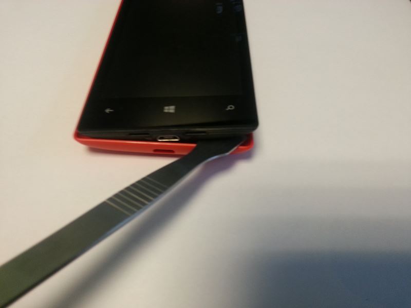 Retirer la coque arrière du Nokia Lumia 520