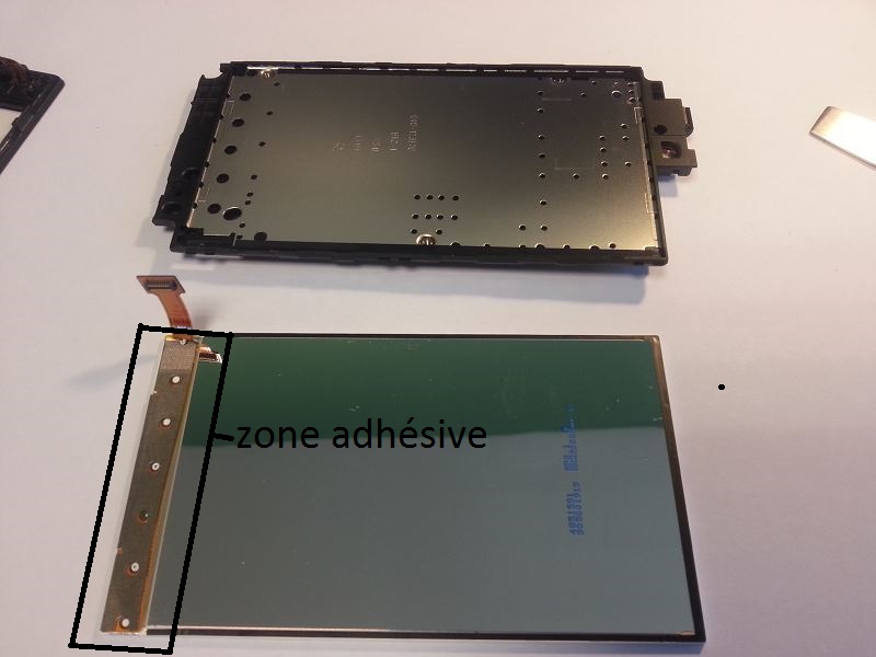 Séparer la dalle LCD du châssis  du Lumia 520