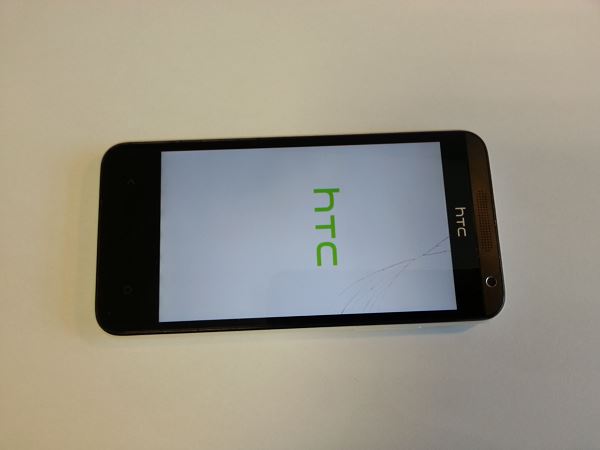 Guide de réparation HTC desire 300 étape 2